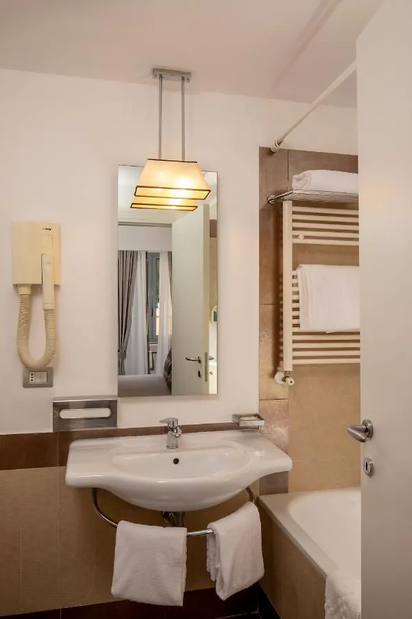Condotti Palace Rom 4*,  Italien