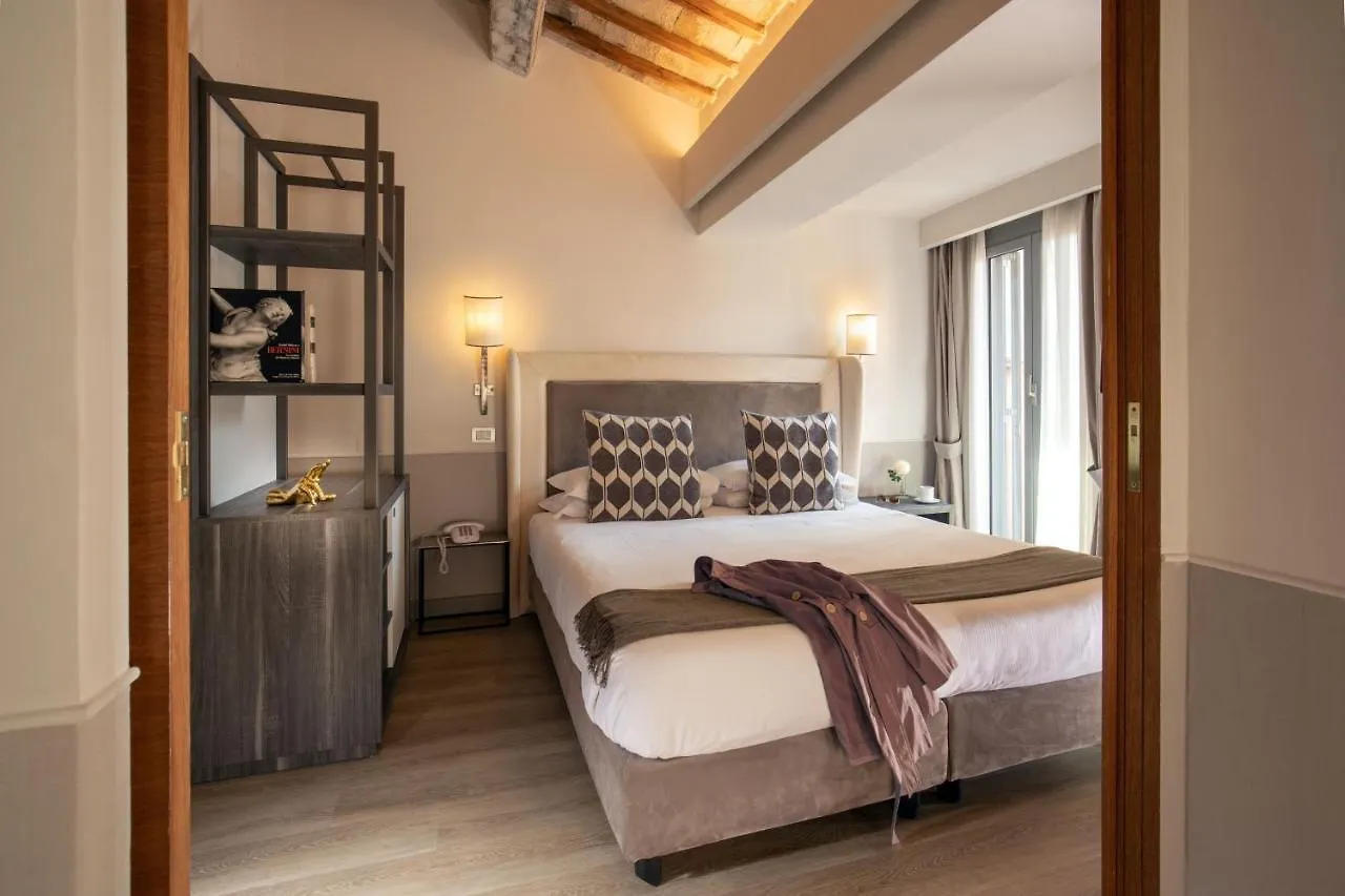 רומא Condotti Palace מלון