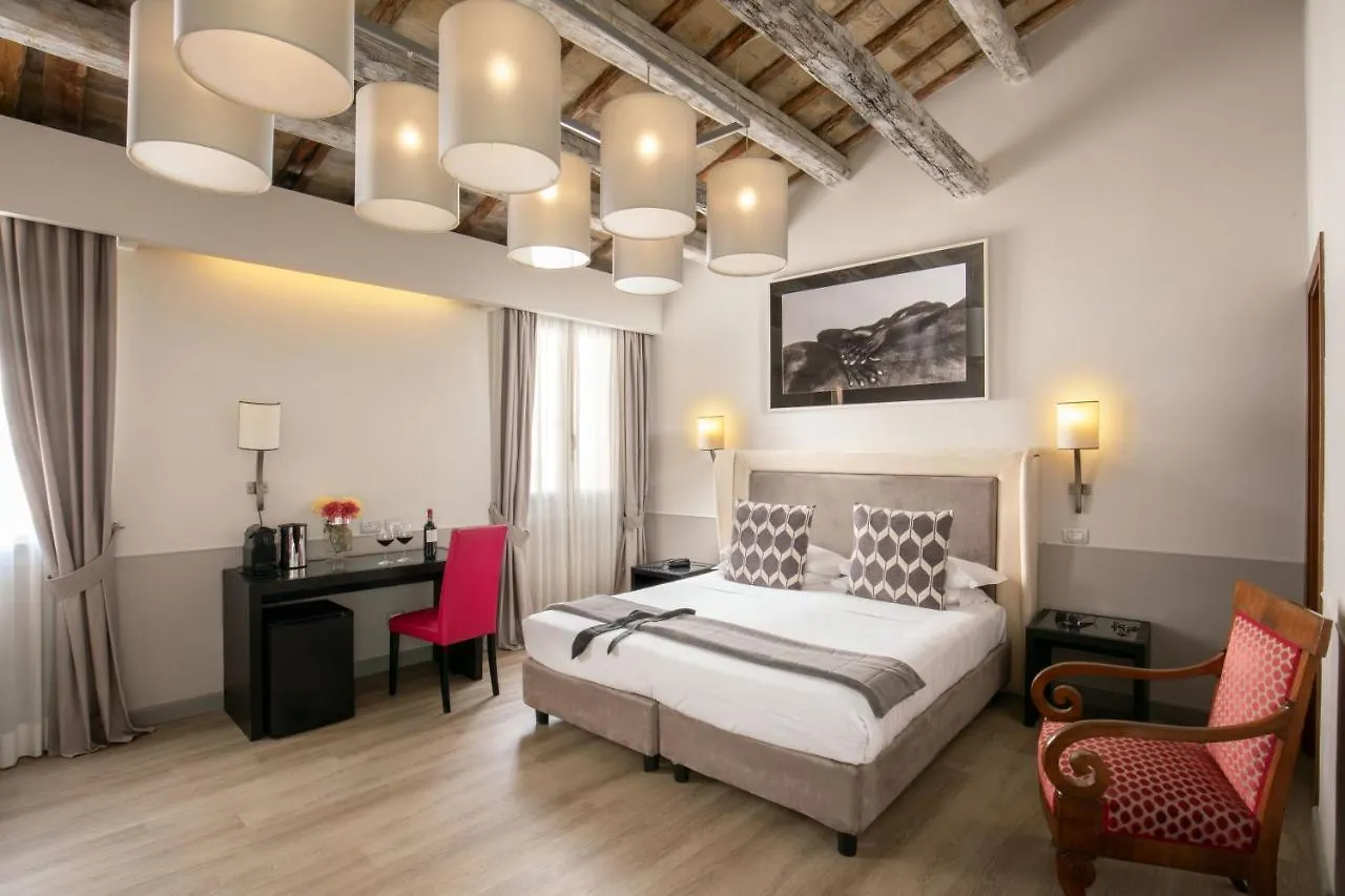 רומא Condotti Palace איטליה