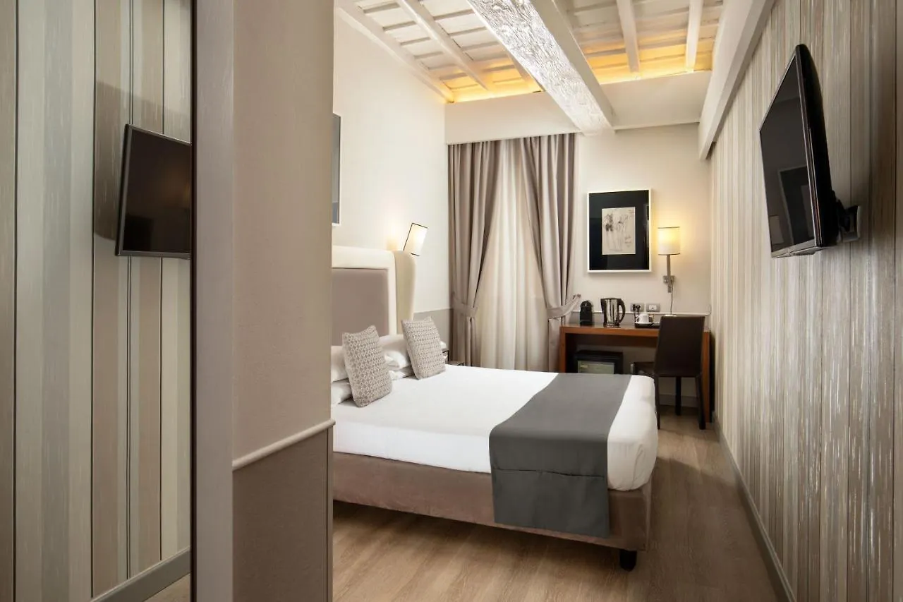 רומא Condotti Palace