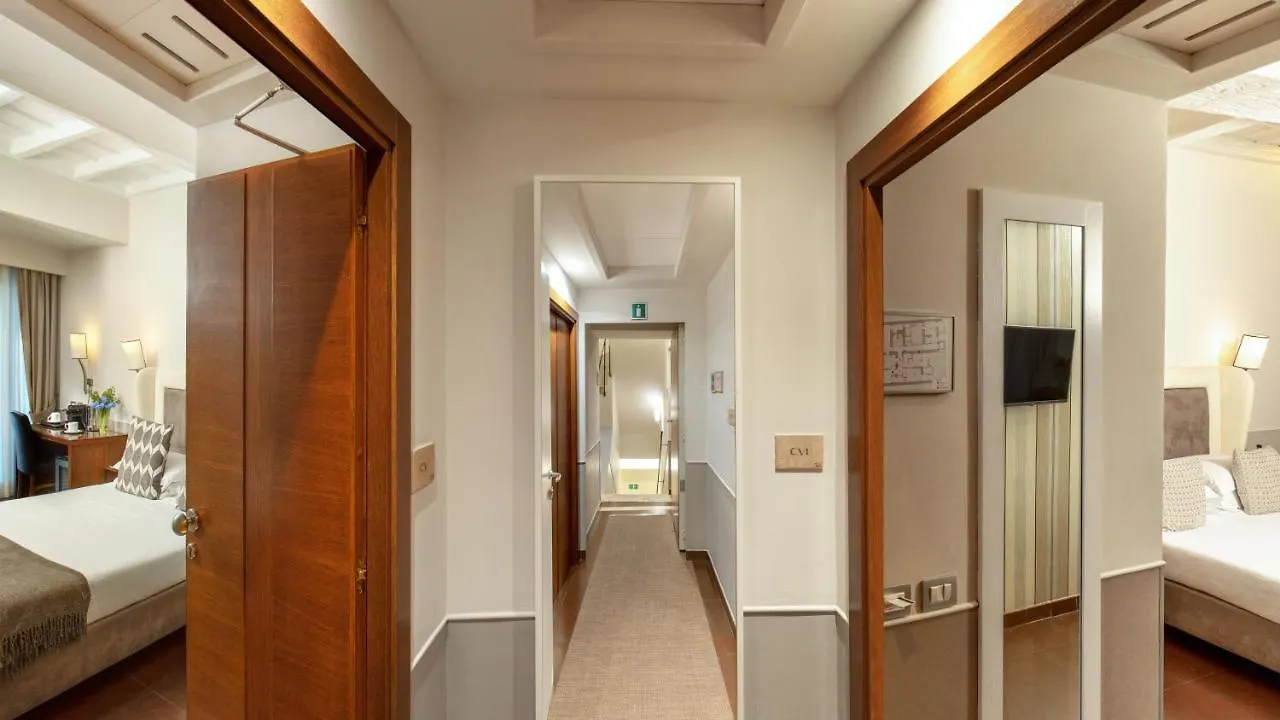 Condotti Palace Roma 4*,